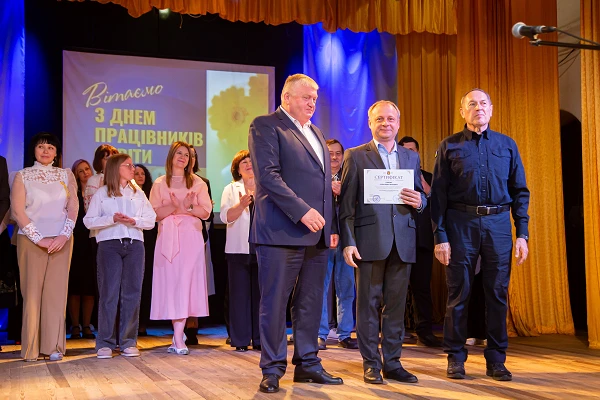 Науково-педагогічного працівника ЦНТУ відзначили за внесок у розвиток учнівської науки Кіровоградщини