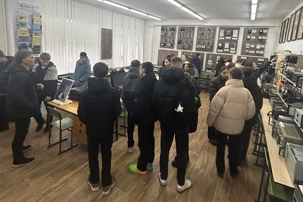 Знайомство з електроінженерією: викладачі кафедри зустрілись із дев’ятикласниками Центральноукраїнського наукового ліцею!