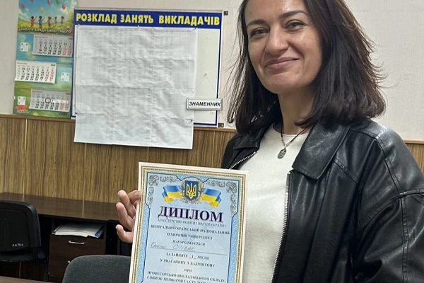 Завідувач лабораторіями кафедри ЕТС та ЕМ Оксана Співак здобула І місце у змаганнях з бадмінтону